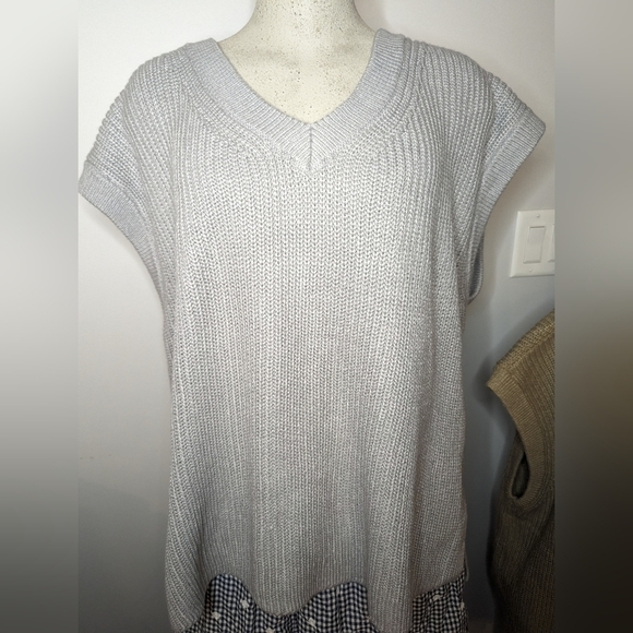 Sweater vest bundle, new with tags includes XL & XXL in gray & taupe - Picture 13 of 15